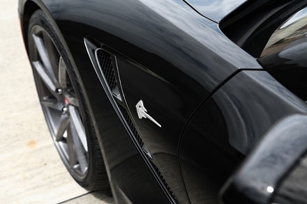 Bạn đọc có thể download
hình ảnh phân giải cao của mẫu Corvette C7